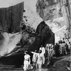 Queen Elizabeth II and Prince Philip at Sigiriya Rock Fortress Print Queen Elizabeth II and Prince Philip at Sigiriya Rock Fortress Print