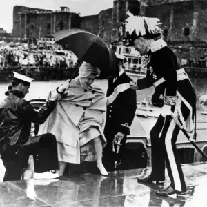 Queen Elizabeth II Steps Ashore Print Queen Elizabeth II Steps Ashore Print