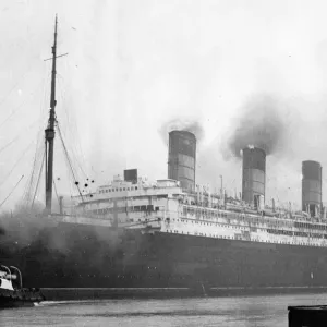 The Berengaria Enters the River Tyne Print The Berengaria Enters the River Tyne Print