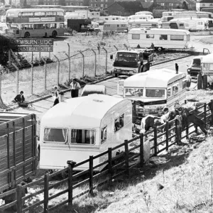 Certaines familles tsiganes s'installent à Throckley en août 1978. Certaines familles tsiganes s'installent à Throckley en août 1978.