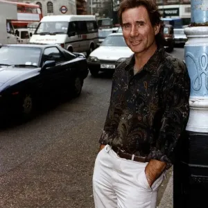 Jim Dale Attore Comico e Cantante a Londra da casa sua a New York per promuovere il suo. Jim Dale Attore Comico e Cantante a Londra da casa sua a New York per promuovere il suo.