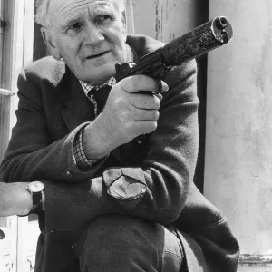 Desmond Llewelyn as Q Print (June 1981) Desmond Llewelyn as Q Print (June 1981)