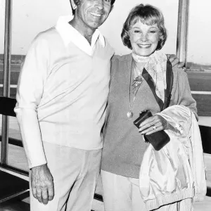 June Allyson with Husband at Heathrow Airport Print (00144) June Allyson with Husband at Heathrow Airport Print (00144)
