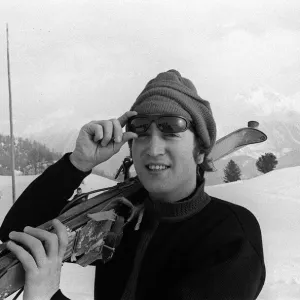 John Lennon a St Moritz in una Vacanza Sciistica, Gennaio 1965 John Lennon a St Moritz in una Vacanza Sciistica, Gennaio 1965