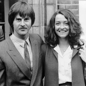 Trevor Eve è stato sposato oggi con Sharon Maughan il 1 marzo 1980. Trevor Eve è stato sposato oggi con Sharon Maughan il 1 marzo 1980.