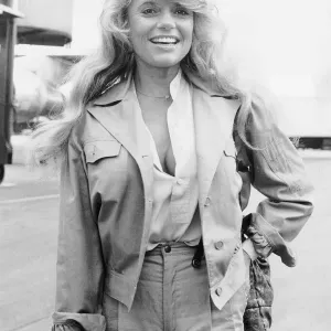 La actriz Dyan Cannon en el aeropuerto de Heathrow - julio 1979 DBase. La actriz Dyan Cannon en el aeropuerto de Heathrow - julio 1979 DBase.
