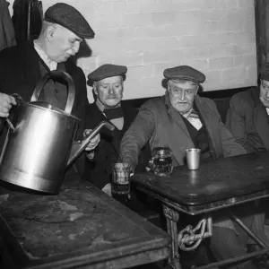 Old Men Drinking in Pub Print (00177) Old Men Drinking in Pub Print (00177)