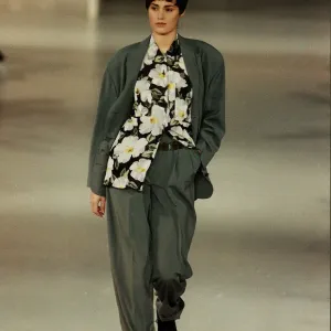 Yasmin Le Bon Modelo y esposa de Simon Le Bon haciendo una paseata de moda. Yasmin Le Bon Modelo y esposa de Simon Le Bon haciendo una paseata de moda.