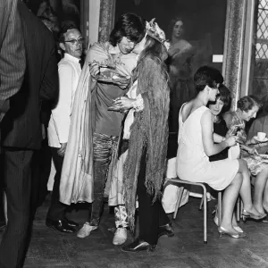 Mick Jagger et Marianne Faithfull vus ici lors du dîner de la société Butler à Kilkenny. Mick Jagger et Marianne Faithfull vus ici lors du dîner de la société Butler à Kilkenny.