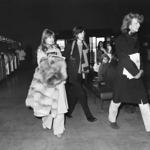 Mick Jagger et Marianne Faithfull vus ici à l'aéroport de Londres partant pour Dublin. Mick Jagger et Marianne Faithfull vus ici à l'aéroport de Londres partant pour Dublin.