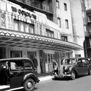 El Hotel Dorchester, Park Lane, Londres julio 1961. El Hotel Dorchester, Park Lane, Londres julio 1961.
