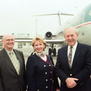 La British Midland ha operato un volo commemorativo per l'aeroporto di Teesside per segnare la sua ultima DC9. La British Midland ha operato un volo commemorativo per l'aeroporto di Teesside per segnare la sua ultima DC9.