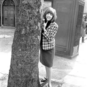Cilla Black. Cilla Black ha grabado recientemente un nuevo número You. Cilla Black. Cilla Black ha grabado recientemente un nuevo número You.