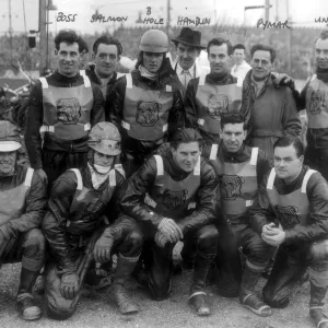 La squadra di pista da velocità Bristol Bulldog su terra nel decennio '50. La squadra di pista da velocità Bristol Bulldog su terra nel decennio '50.