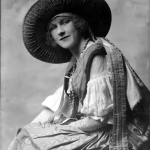 Elsie Griffin, di Bristol, che divenne una stella dell'opera nazionale. Elsie Griffin, di Bristol, che divenne una stella dell'opera nazionale.