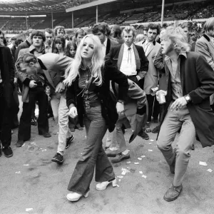 Vue d'ensemble de la foule au London Rock and Roll Show à Wembley Stadium. Vue d'ensemble de la foule au London Rock and Roll Show à Wembley Stadium.