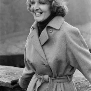 Penélope Keith en el set de To the Manor Born. 31 de enero de 1980. Penélope Keith en el set de To the Manor Born. 31 de enero de 1980.