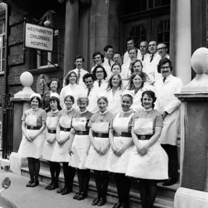 El equipo del hospital de Westminster que realizó la operación de trasplante de médula ósea en Simon. El equipo del hospital de Westminster que realizó la operación de trasplante de médula ósea en Simon.