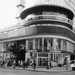 El Centro Suizo, Leicester Square, Londres. El Centro Suizo era un lugar popular. El Centro Suizo, Leicester Square, Londres. El Centro Suizo era un lugar popular.