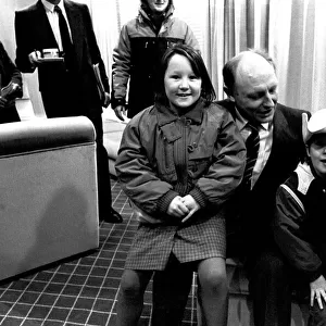 Neil Kinnock during a visit to Tyneisde 9 January 1987 - Neil meeting a