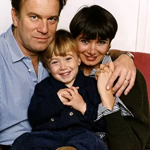 Nicky Henson Actor Singer with his wife Marguerite and son Keaton A©Mirrorpix