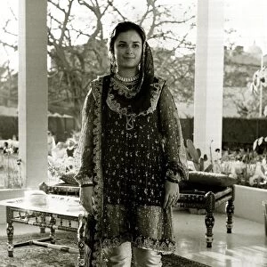 Pakistani costume shown to the Queen at the Ladies reception in Karachi during