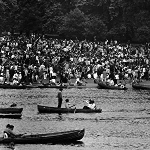 Pop fans and rowing boats on the Serpentine at The Rolling Stones concert at Hyde Park