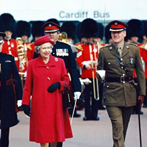 Queen Elizabeth II visits the National Museum. The Queen inspects the 1st regiment Royal