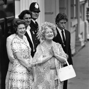 Queen Elizabeth The Queen Mother celebrates her 80th birthday at Clarence House with