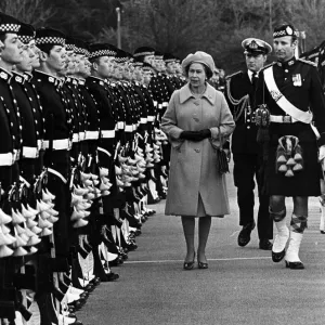 The Queen inspects the 1st Battalion and Argyll Sutherland Highlanders at Catterick