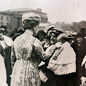 Queen Mary June 1920 VCs garden party at Buckingham Palace