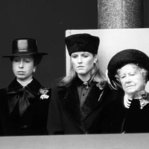 Queen Mother on balcony overlooking the Cenotaph with Princess Anne