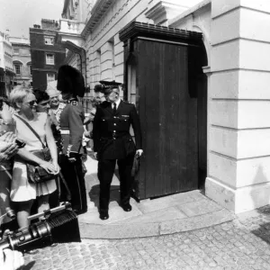 Queen Mother throws open her arms as the gates open at Clarence house as the crowds