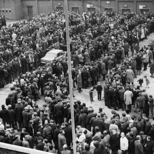 This was the scene outside Ibrox last night as 16, 000 tickets for the Scottish cup final