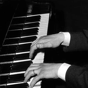 Semprini - Pianist in Manchester - April 1956 The hands of Semprini playing