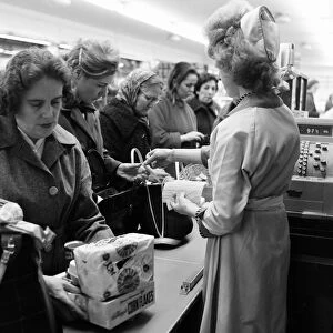 Shoppers, Fine Fare Supermarket, Wilton, London, 29th October 1963