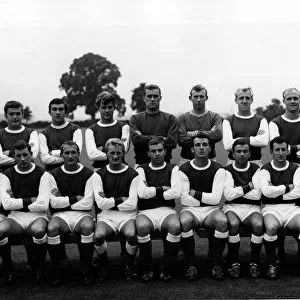 Sport - Football - Arsenal - Aug 1964 - Team. Back Row - L to R - Geoff Strong
