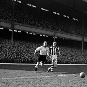 Stanley Matthews in action for Blackpool against Arsenal 28th February 1953