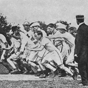 The start of the 1908 Olympic Marathon at Windsor Castle 24 July 1908 *** Local Caption
