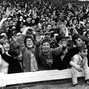 Sunderland Associated Football Club - The Sunderland fans go crazy at Roker Park 5