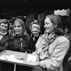 "Thats Life"television star Esther Rantzen pictured asking passers-by to