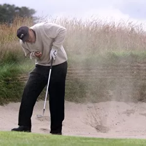 Tiger Woods The Open Championship golf 1999 Carnoustie caught by a sandstorm in