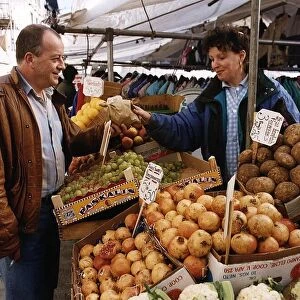 Tim Healy Actor at a fruit and veg market stall A©Mirrorpix