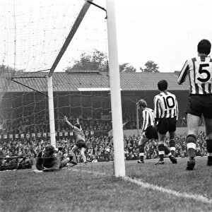 Wolverhampton Wanderers vs. Southampton Peter Knowles. 14 August 1969