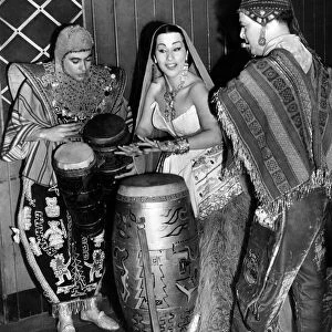 Yma Sumac, before appearing before the audience at the Kings Hall