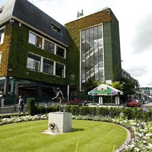 Fred Perry Statue, Centre Court