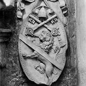 Blazon of Paul II; detail of the monument of the same name. Work in collaboration between Giovanni Dalmata and Mino da Fiesole. Preconstantinian Necropolis, Vatican City