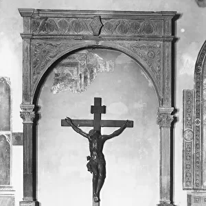 Bronze crucifix in aedicula; copy of original by Pietro Tacca preserved in the Church of St Francis, in Arezzo