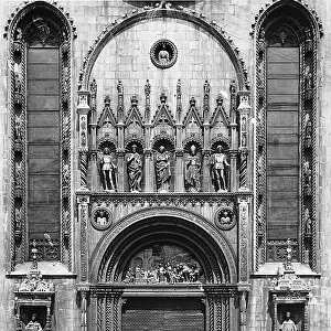 The central entrance to the Cathedral of Como