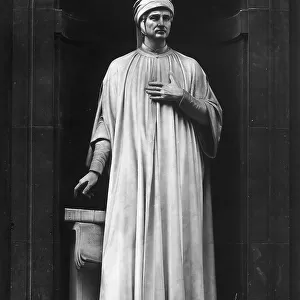Statue of Italian jurisconsult Accorsius, sculpture by Odoardo Fantacchiotti, in the Piazzale degli Uffizi, Florence